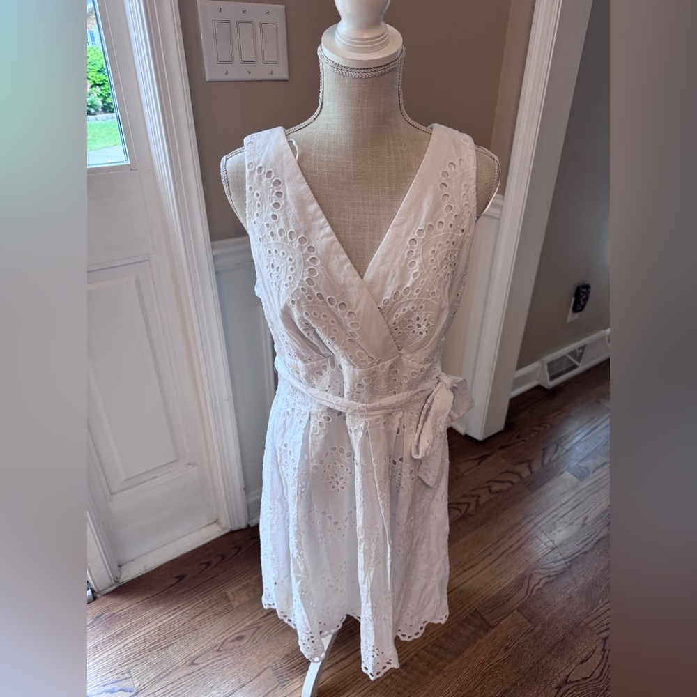Chris McLaughlin women’s size 14 white sleeveless‎ eyelet dress